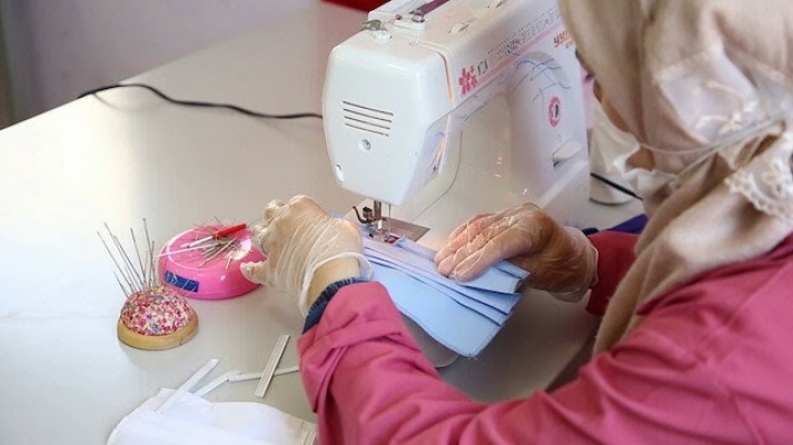 O anneler maske üretiyor