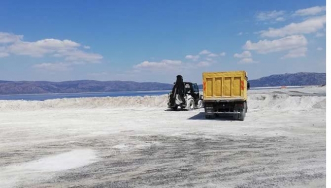 Salda Gölü’nün kumları kimlerin villalarına taşındı?