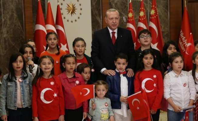 Erdoğan canlı yayında İstiklal Marşı okudu