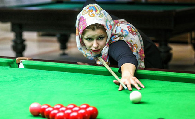 Kadın bilardo takımına kıyafet cezası