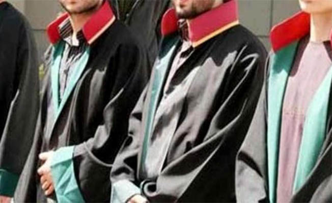 Önünde düğme olmayan cübbelerimizi unutmayacağız