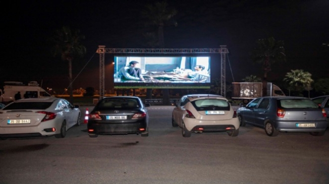 İzmir'de arabalı sinema keyfi