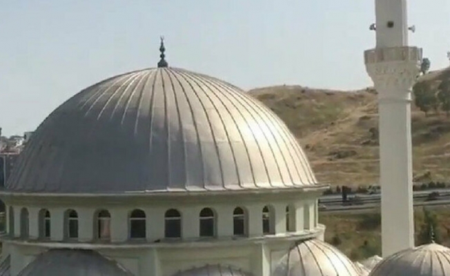 İzmir'deki ezan sistemi frekansına girişte iki ayrı yöntem kullanılmış