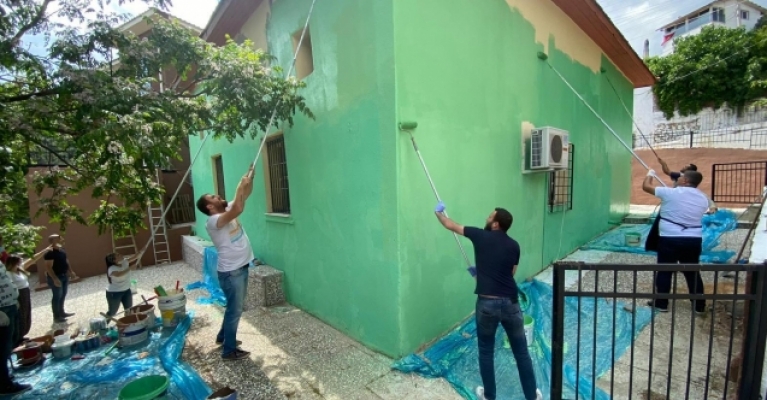 CHP’li gençler cami onardı