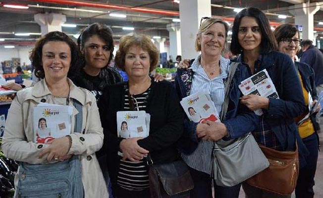 'Hayır' bildirisi dağıtan kadınlara taciz 