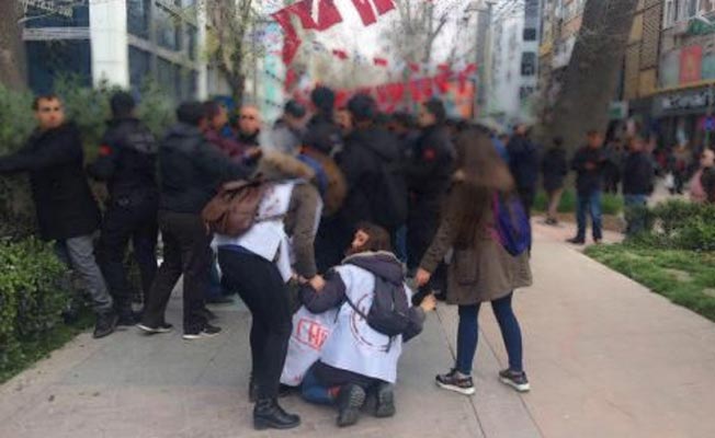 'Hayır' standına polis müdahalesi: 2 gözaltı