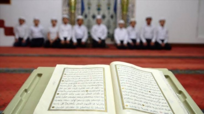MEB okulları kapatırken, Diyanet yatılı Kuran kurslarını açıyor