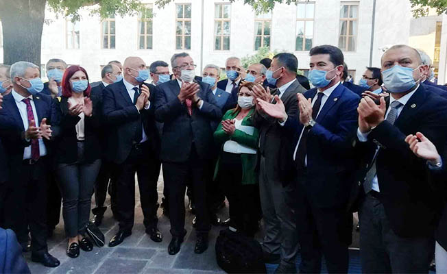 CHP’li vekiller Meclis'te eylem yaptı