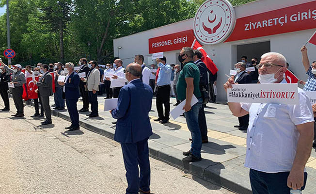15 Temmuz gazileri ödenmeyen milyonlar için bakanlık önünde eylem yaptı