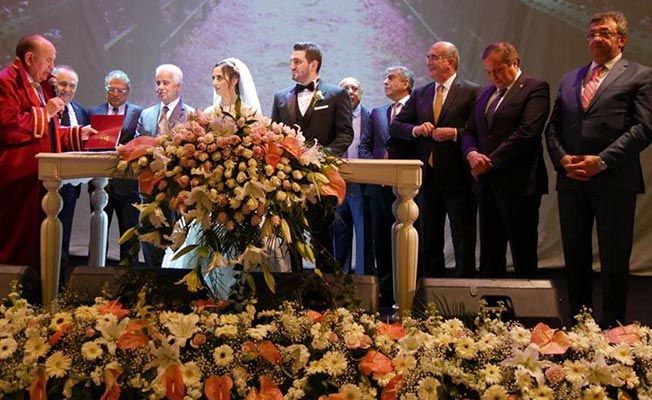 Akgün'ün düğünü politikacıları bir araya getirdi