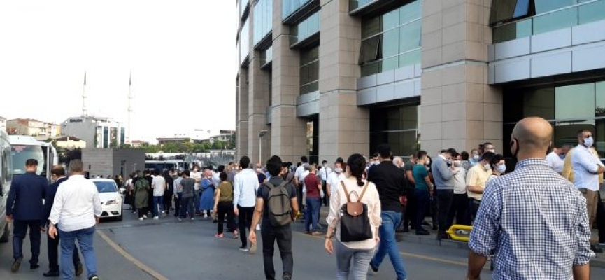 İstanbul Adalet Sarayı önünde uzun kuyruklar oluştu