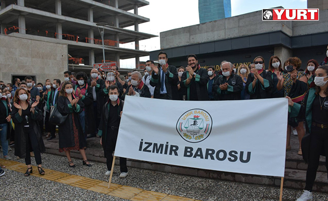 İzmir Adliyesi'nde 'Savunma Susmadı, Susmayacak' Sloganları