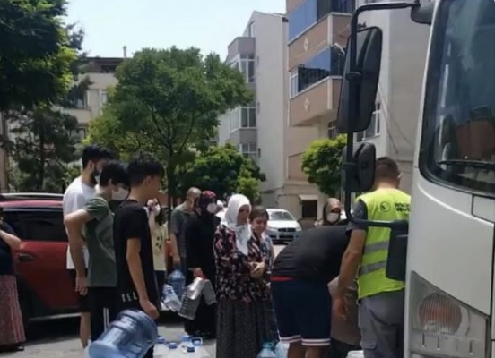 AKP’li belediye vatandaşa tankerle su dağıttı