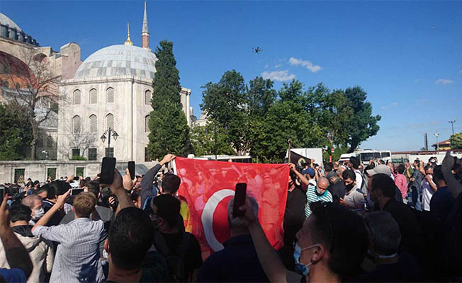 Ayasofya'ya akın ettiler