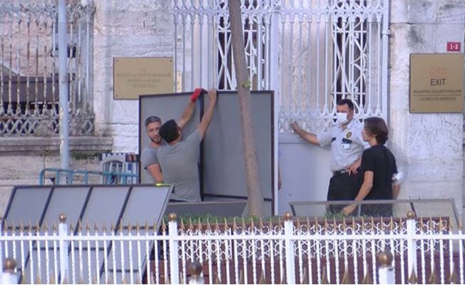 Ayasofya'nın tabelası söküldü!