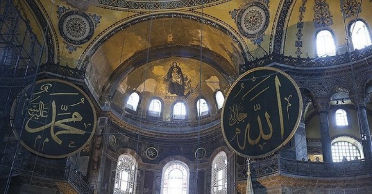 Ayasofya’nın halılarını döşeyen kişi anlattı: "Kıblede biraz problem var"