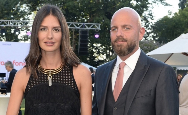 Yasemin Özilhan, manken fotoğrafları beğenen kocasını takipten çıkardı
