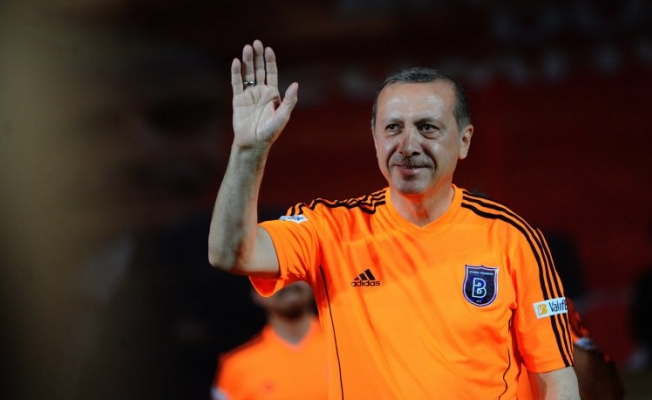 Yılmaz Özdil'den bomba yazı: AKP'li belediyelerin futbol aşkı nereden geliyor?
