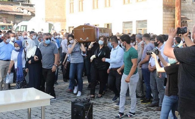Pınar Gültekin'in tabutunu kadınlar taşıdı