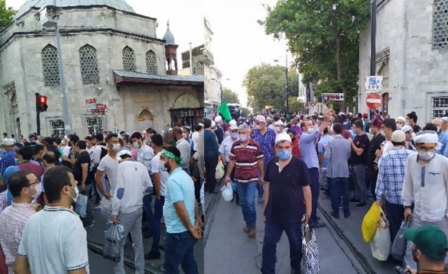 Yeni Akit: Ayasofya'da her türden kıyafetli kadınlara dikkat etmek lazım