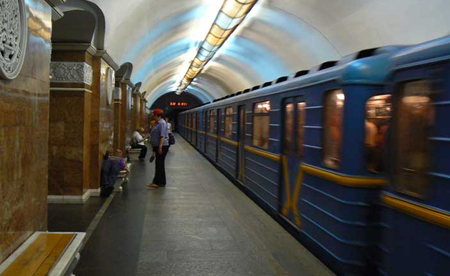 Ukrayna metrolarında alarma geçildi