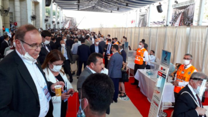 CHP’de genel başkanlık seçimi için oy verme işlemi başladı
