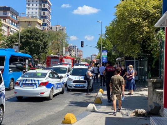 Kadıköy'de facia, belediye otobüsü markete girdi: Çok sayıda yaralı var