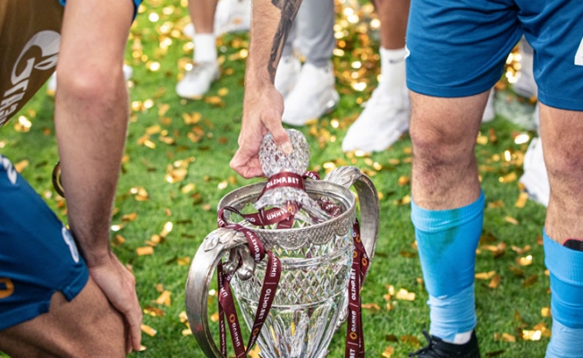 Zenit'in şampiyonluk töreninde kristal kupa kırıldı!