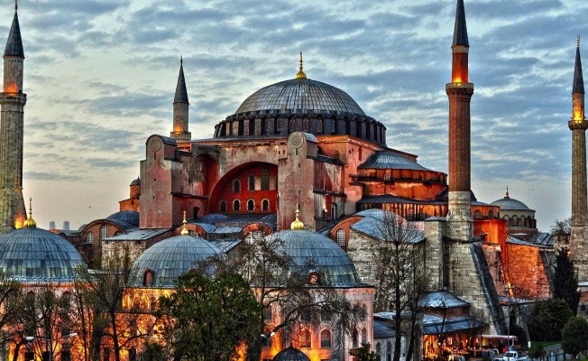 Tezkan: CHP tuzağa düşmedi, Ayasofya balonu elde patladı