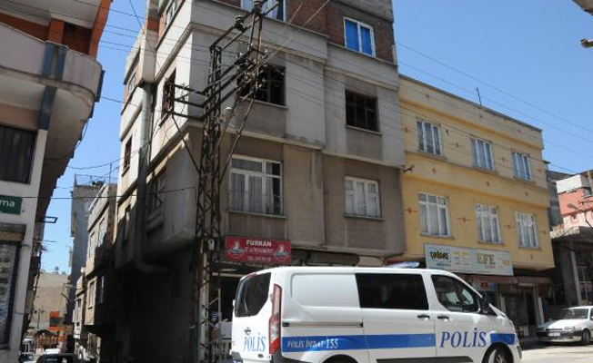 2 yaşındaki çocuk evlerini yaktı