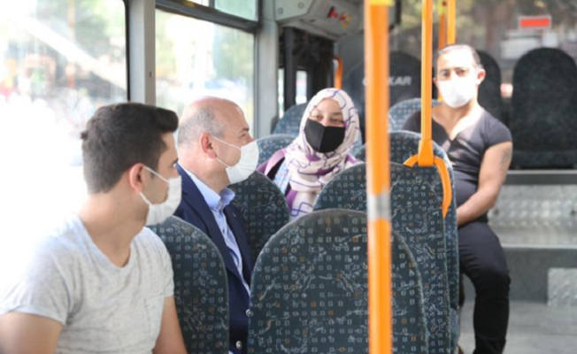 Soylu halk otobüsüne binip denetim yaptı