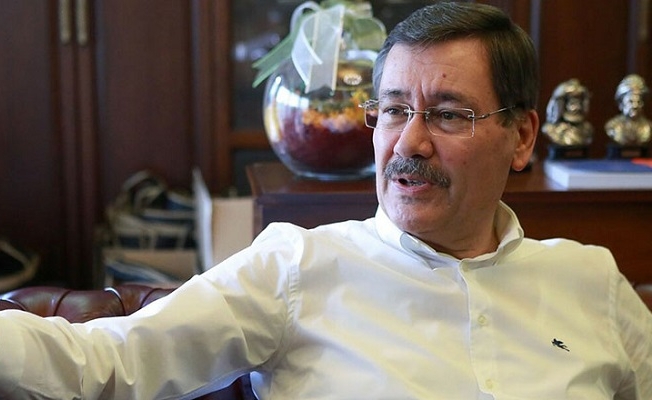 Melih Gökçek'ten CHP'li isme çiçekli kutlama!