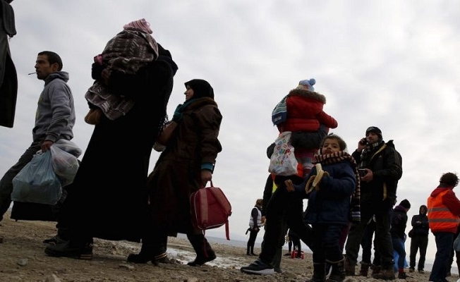 Yunanistan 1000'den fazla mülteciyi denize terk etti!
