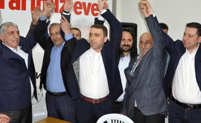 İzmir'de CHP'den AKP'ye 105 'evet' transferi