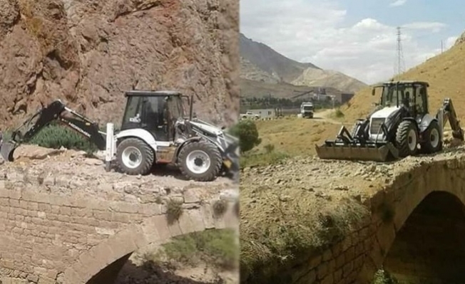 Tarihi Kız Köprüsü'ne hilti ve kepçelerle girdiler!