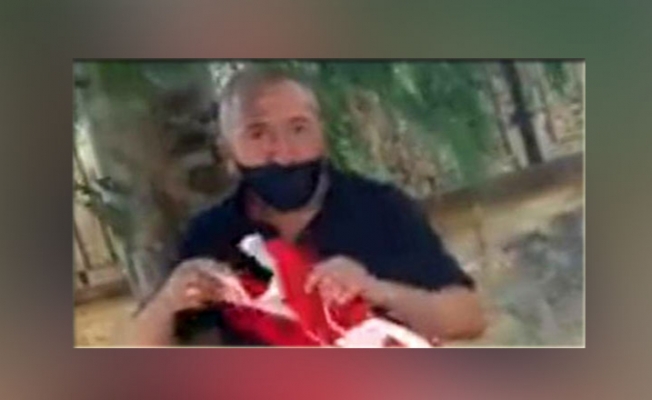 Gazeteciyle işbirliği yaptı, Türk bayraklı provokasyon elinde patladı