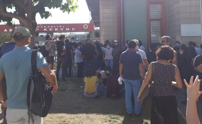 Ebru Timtik'in cenazesini bekleyen 4 kişi gözaltına alındı