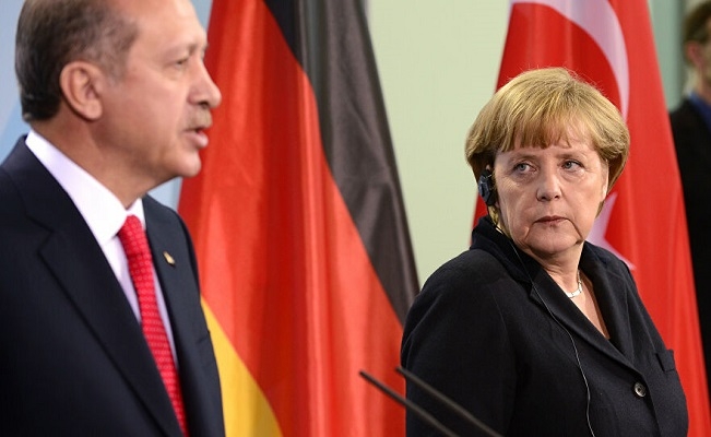 Merkel: Tüm AB ülkeleri Yunanistan'ı desteklemekle yükümlü!