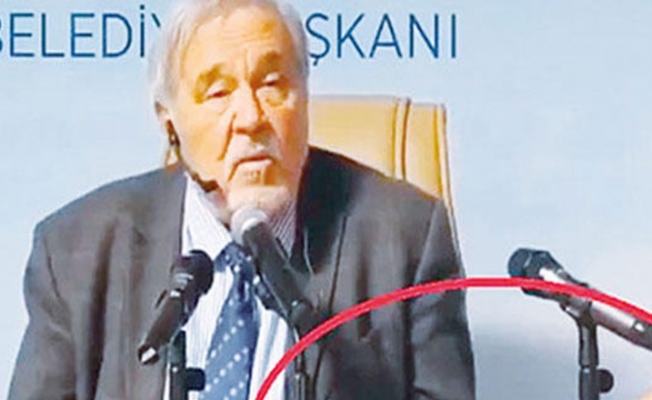 İlber Ortaylı'nın mikrofonunu kim aldı?