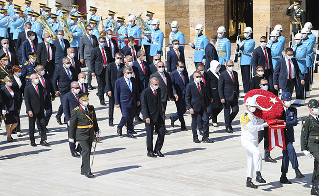 Devlet Erkanı Anıtkabir'de