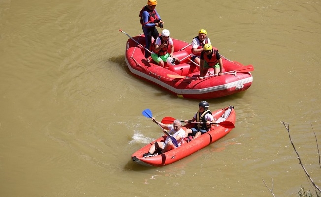 Binali Yıldırım rafting yaptı!
