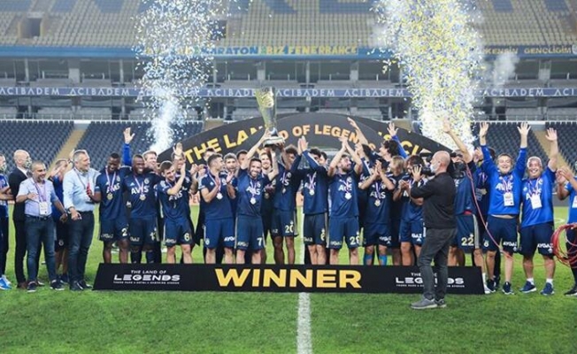 Fenerbahçe kupayı aldı