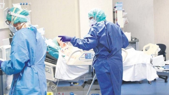 Koronavirüs'e yakalanan sağlık çalışanlarını zorla çalıştırıyorlar