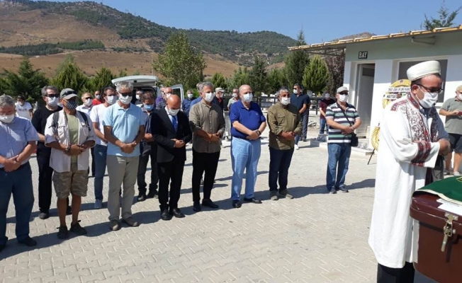 Erbil Tuşalp İzmir'de son yolculuğuna uğurlandı