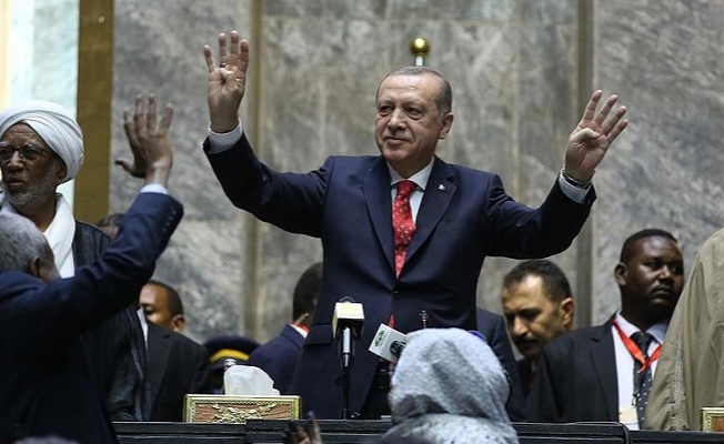 En sadık seçmen kitlesinde bile kopuş olan AKP, olgulardan kurgulara geçti
