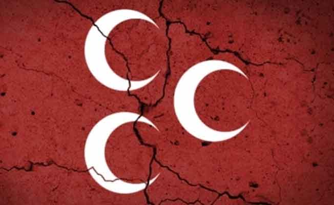 Bahçeli bir teşkilatı daha feshetti