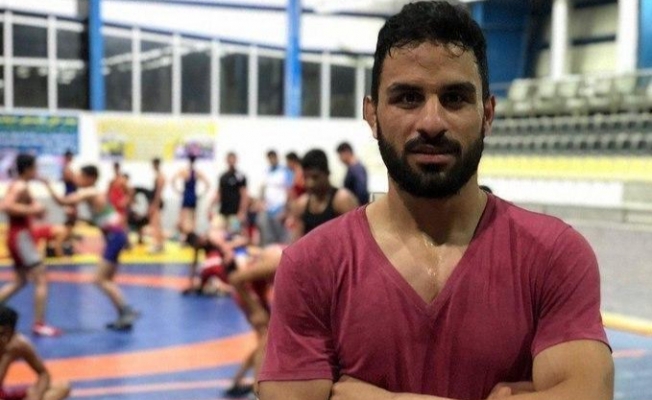 İran şampiyon güreşçiyi idam etti!