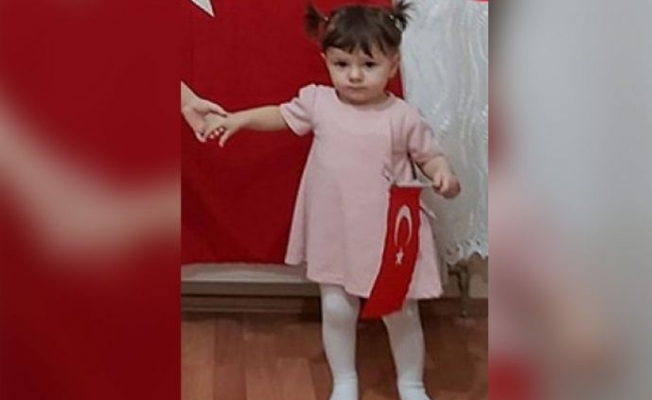 Anne ve babası canlı dersteyken balkondan düştü!