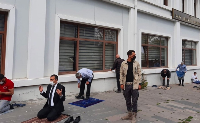 Selvi: Yazmasam içimde kalırdı, Kars Valisi'nin namazını çok samimi buldum