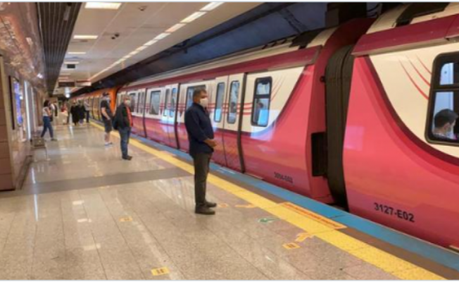 Üsküdar'da bir kişi metro raylarına atladı!